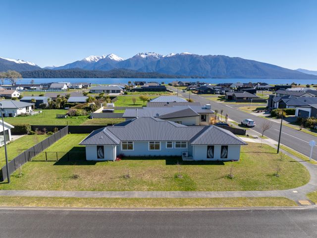 An overview of houses and mountains near a lake at Fiordland Getaway - Te Anau Holiday Home Fiordland