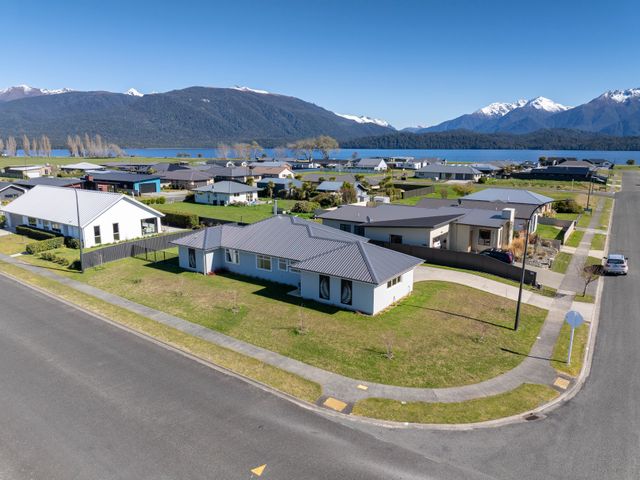 Fiordland Getaway - Te Anau Holiday Home - 1123965 - photo 2