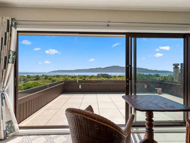 Island View Beach House - Paraparaumu Beach Home - 1124258 - photo 2