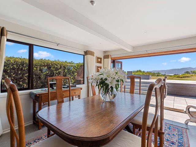 Island View Beach House - Paraparaumu Beach Home - 1124258 - photo 4