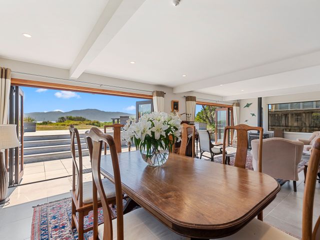 Island View Beach House - Paraparaumu Beach Home - 1124258 - photo 3