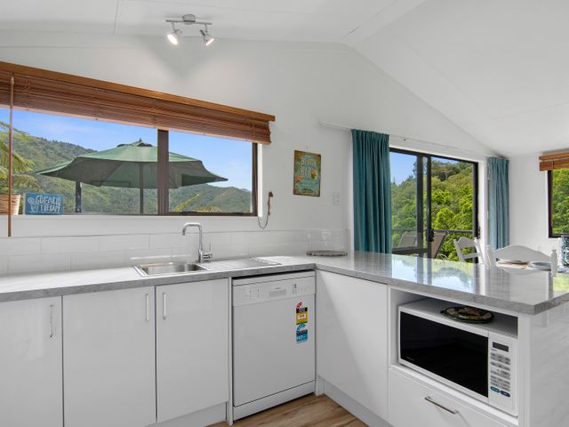 Thirsty Weta Belvue - Havelock Holiday Home - 1124399 - photo 5