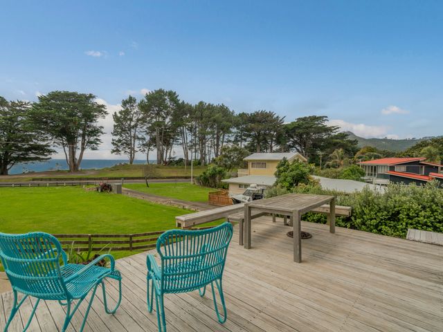 Black House Lookout - Kuaotunu Holiday Home - 1124403 - photo 2