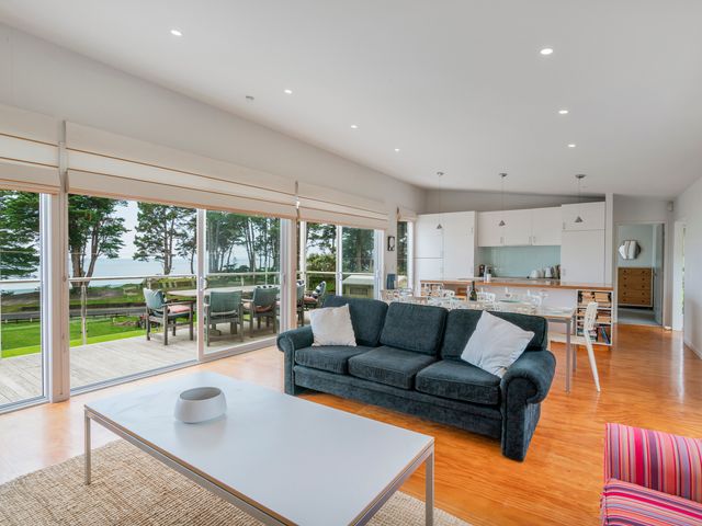 Black House Lookout - Kuaotunu Holiday Home - 1124403 - photo 5