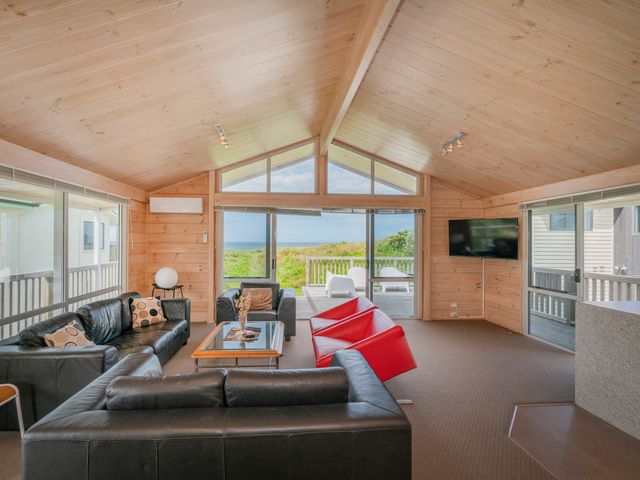 Ocean Beach Beauty - Tairua Holiday Home - 1124749 - photo 4