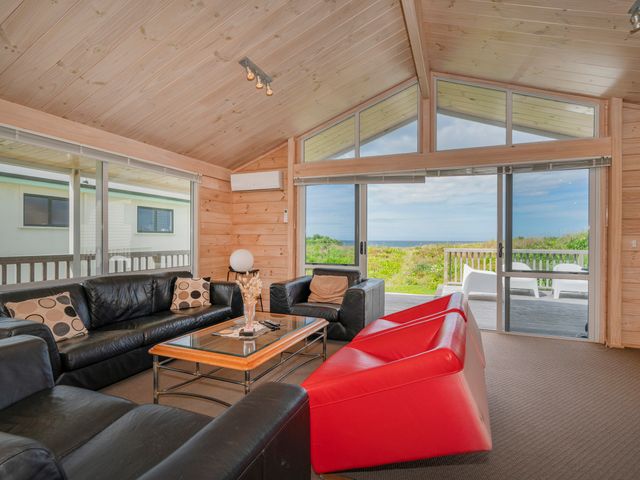 Ocean Beach Beauty - Tairua Holiday Home - 1124749 - photo 3