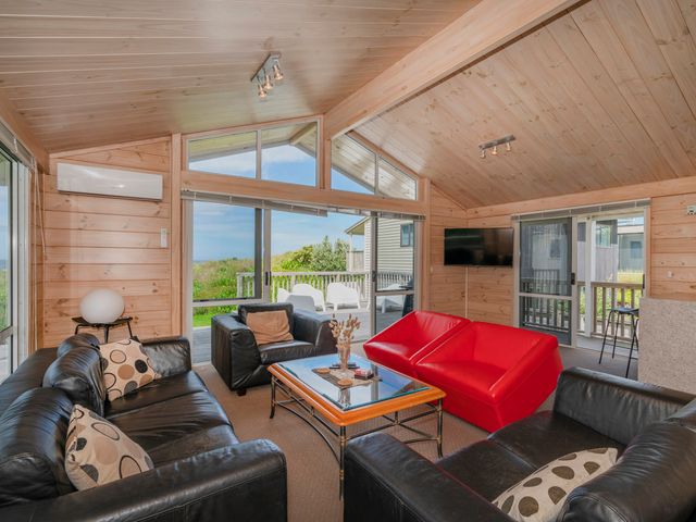 Ocean Beach Beauty - Tairua Holiday Home - 1124749 - photo 5