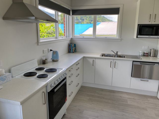 Sounds Good - Waikawa Holiday Home and Berth - 1124804 - photo 5