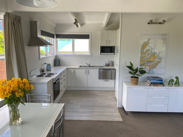 Sounds Good - Waikawa Holiday Home and Berth - 1124804 - photo 4