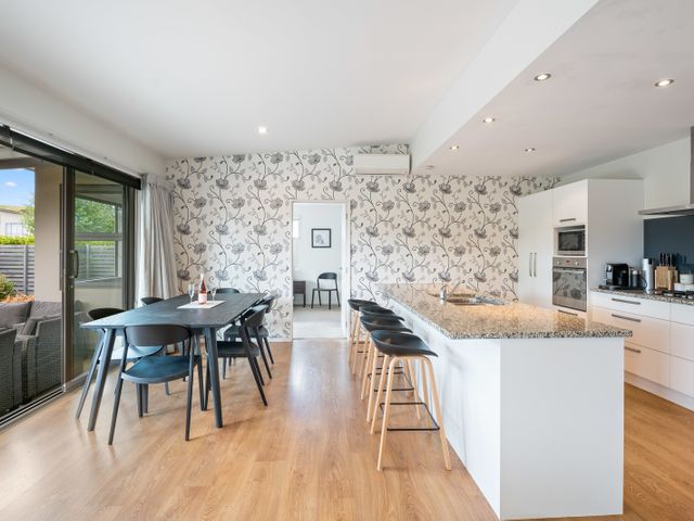 Urban Oasis - Wanaka Holiday Home - 1124993 - photo 2