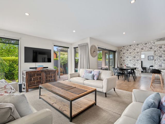 Urban Oasis - Wanaka Holiday Home - 1124993 - photo 4