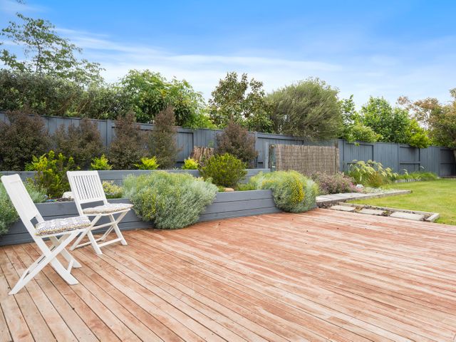 Regent Retreat – Martinborough Holiday Home - 1125162 - photo 2