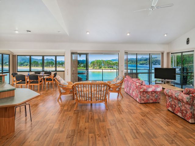 Pohutukawa on Paku - Tairua Holiday Home - 1125664 - photo 5