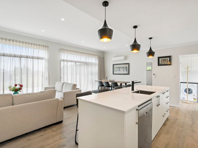 Pride of Pinot - Martinborough Holiday Home - 1125988 - photo 3