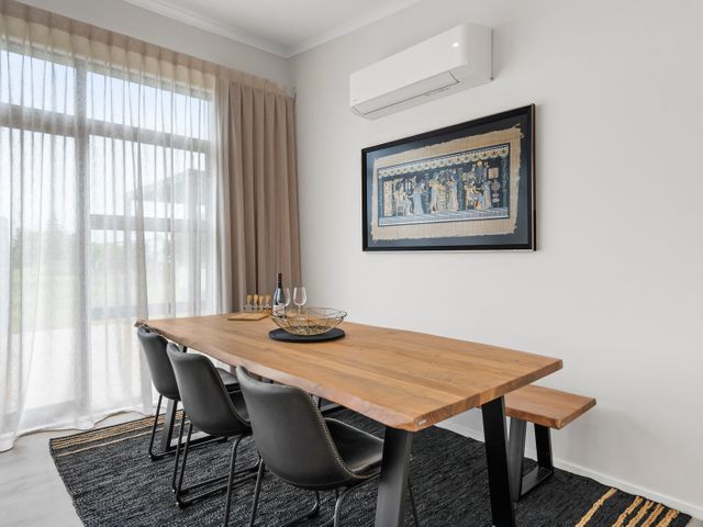 Pride of Pinot - Martinborough Holiday Home - 1125988 - photo 5