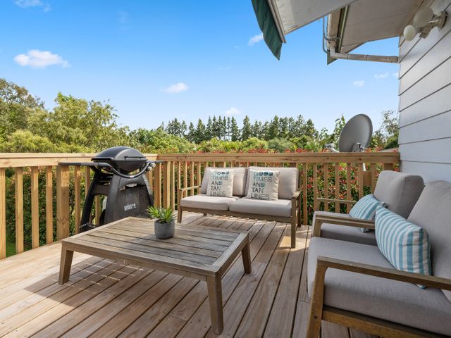 Waitahanui Lake House - Lake Taupo Holiday Home - 1127801 - photo 4