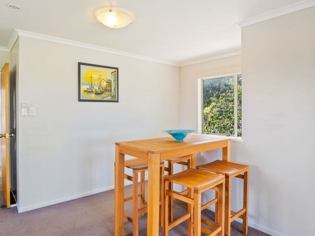 Bold Beauty – Paraparaumu Upstairs Holiday Unit - 1128872 - photo 5
