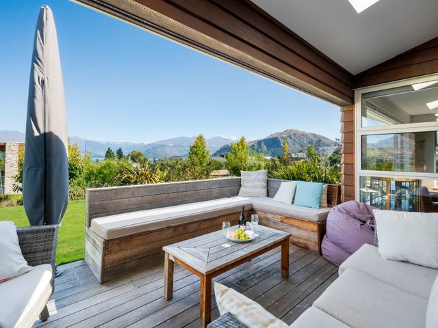 Lake Vista Retreat - Wanaka Holiday Home - 1128953 - photo 2