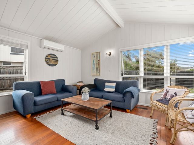 Mid-Century Charm - Taupo Holiday Home - 1130771 - photo 4