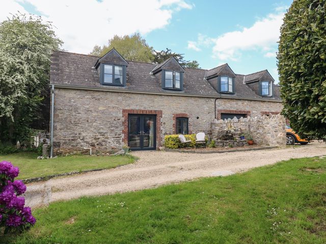 The Barn, Brixton, Devon, near Dartmoor National Park. Open-Plan, Swimming Pool, Barbecue, Outhouse.