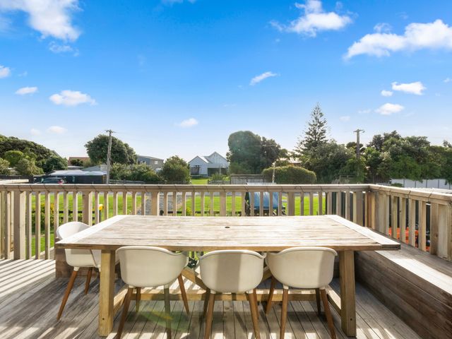 Beachside Sanctuary – Otaki Beach Holiday Home - 1132266 - photo 4