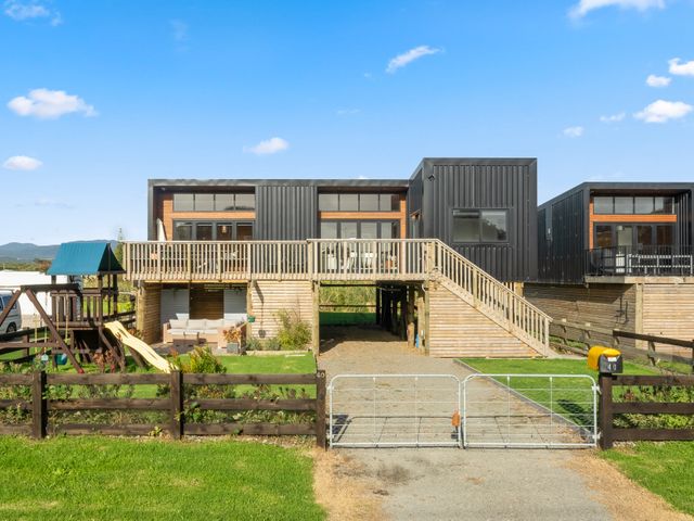 Beachside Sanctuary – Otaki Beach Holiday Home - 1132266 - photo 2