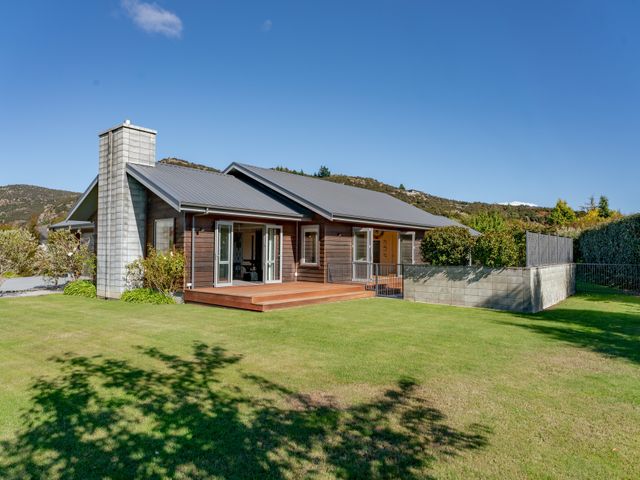 Cedar Sanctuary - Albert Town Holiday Home - 1132342 - photo 1
