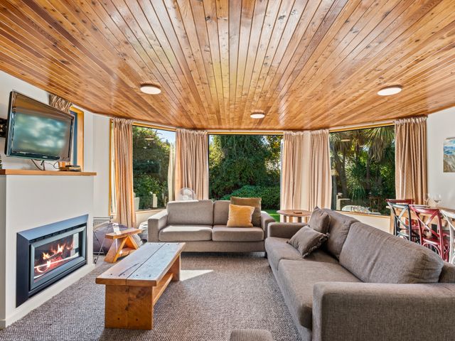 Lakehouse Retreat - Wanaka Holiday Home - 1132343 - photo 2