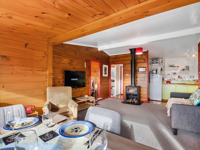 Lakeside Lookout - Lake Tarawera Holiday Home - 1134180 - photo 5