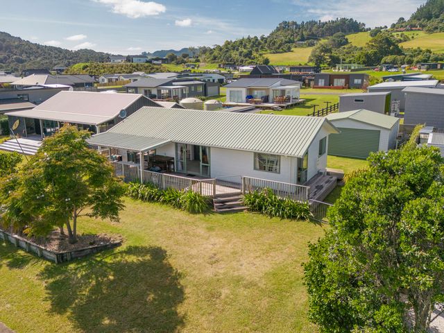 Sandy Feet Retreat - Cooks Beach Holiday Home - 1134275 - photo 1