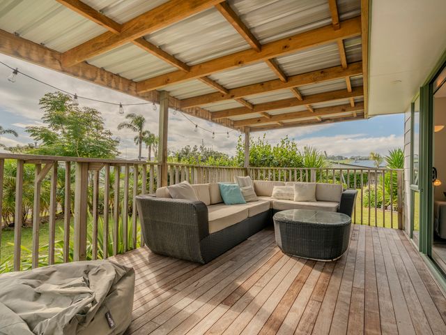 Sandy Feet Retreat - Cooks Beach Holiday Home - 1134275 - photo 3