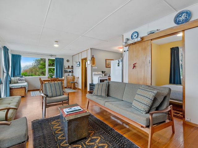 The Blue Bach - Lake Rotoiti Holiday Home - 1134581 - photo 2