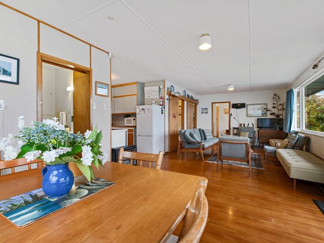 The Blue Bach - Lake Rotoiti Holiday Home - 1134581 - photo 3