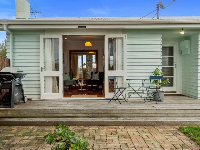 The Remodelling Room - Mount Maunganui Cottage - 1135129 - photo 3