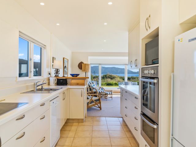 Kapiti Panorama – Waikanae Beach Holiday Home - 1137574 - photo 5