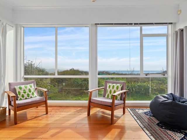 Olde Beach Pearl - Waikanae Beach Holiday Home - 1140385 - photo 5