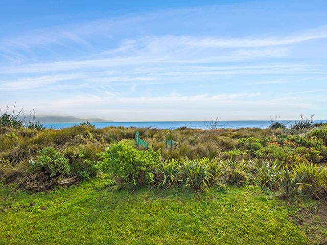Olde Beach Pearl - Waikanae Beach Holiday Home - 1140385 - photo 2