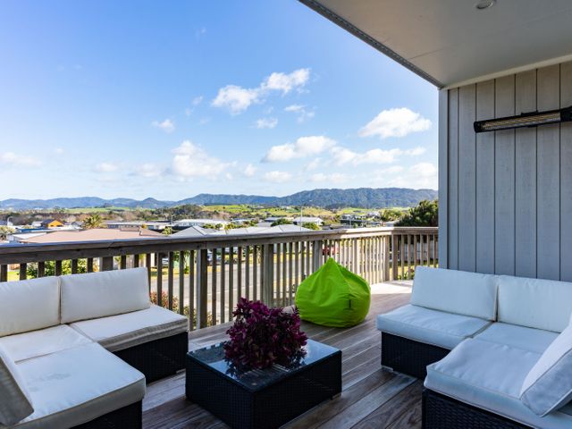 Sun Chaser's Lookout - Mangawhai Heads Home - 1141052 - photo 2