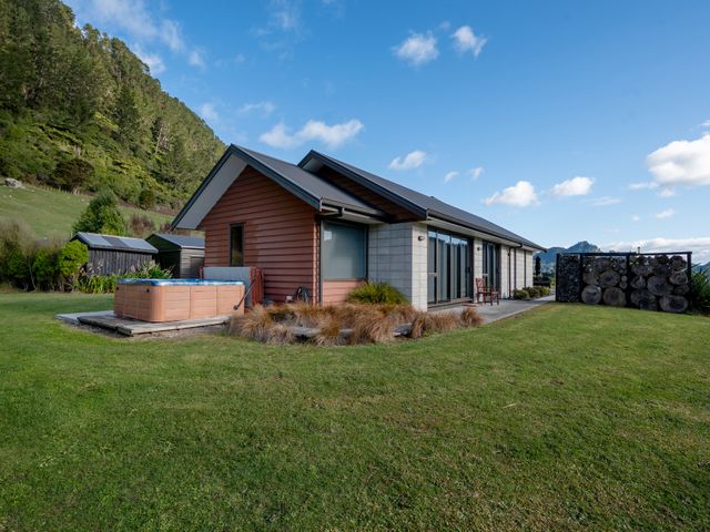 Lakehouse Retreat - Whakamaru Holiday Home - 1141054 - photo 2