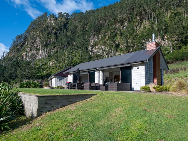 Lakehouse Retreat - Whakamaru Holiday Home - 1141054 - photo 4