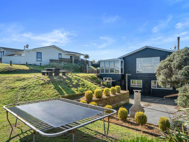 Beachfront Favourite - Foxton Beach Holiday Home - 1141295 - photo 3