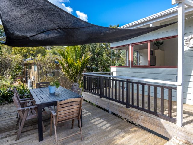 Onetangi Beach Retreat - Waiheke Holiday Home - 1141963 - photo 3