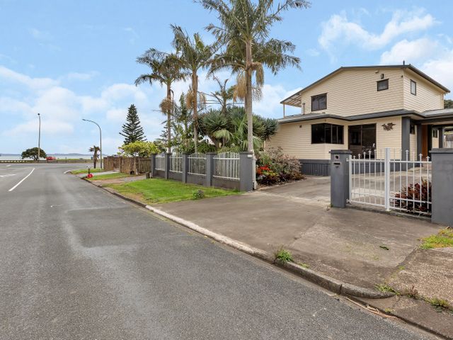 Seaside on Stratford - Cable Bay Holiday Home - 1144085 - photo 2