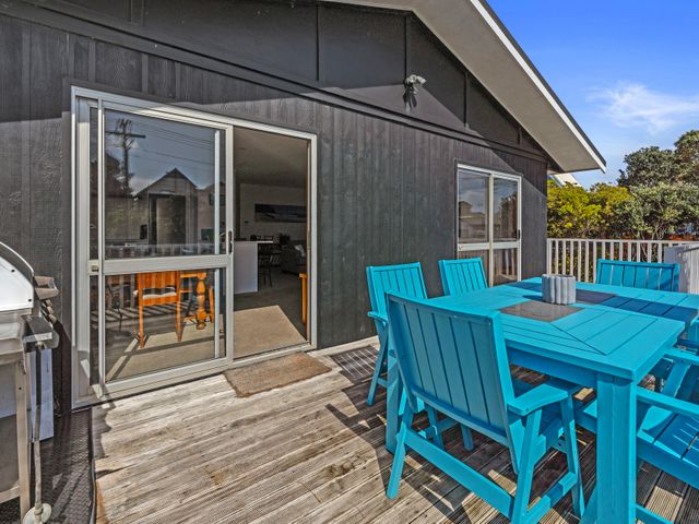 Coastal Oasis - Papamoa Beach Holiday Home - 1144256 - photo 3