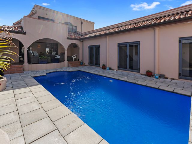 Poolside Serenity - Papamoa Beach Holiday Home - 1144391 - photo 3