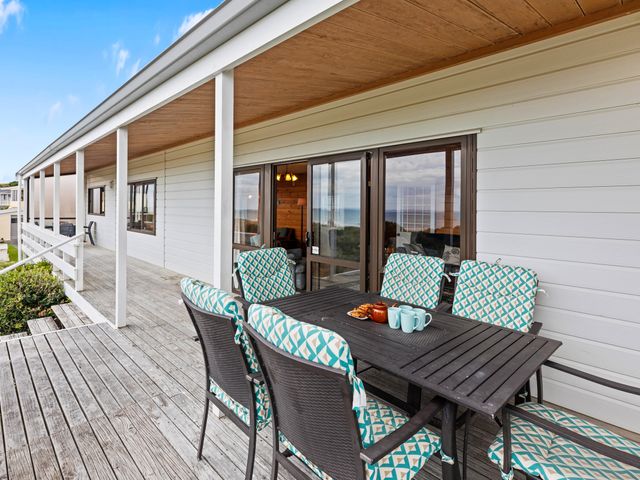 Sunny Seas Papamoa Beachfront Retreat - 1145876 - photo 3