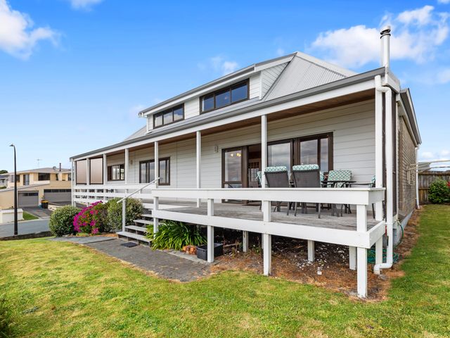 Sunny Seas Papamoa Beachfront Retreat - 1145876 - photo 2