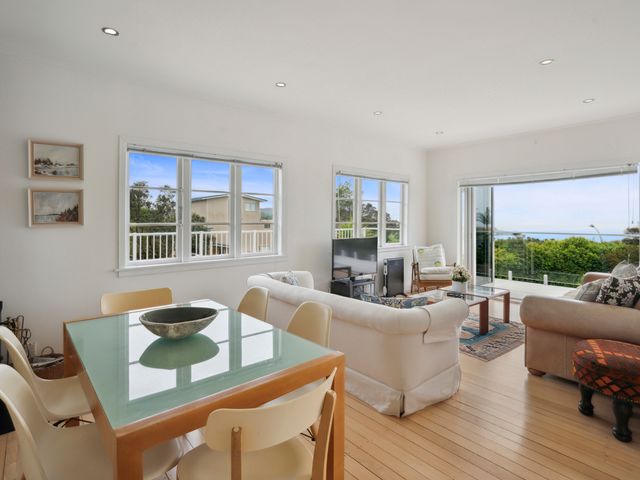 Sun-drenched Bach - Leigh Holiday Home - 1145934 - photo 1