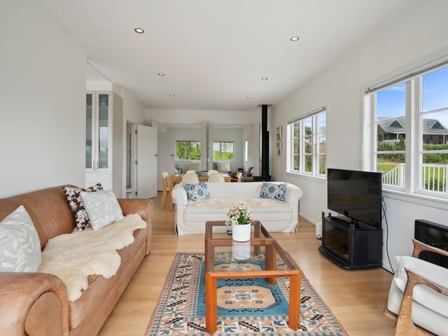 Sun-drenched Bach - Leigh Holiday Home - 1145934 - photo 5