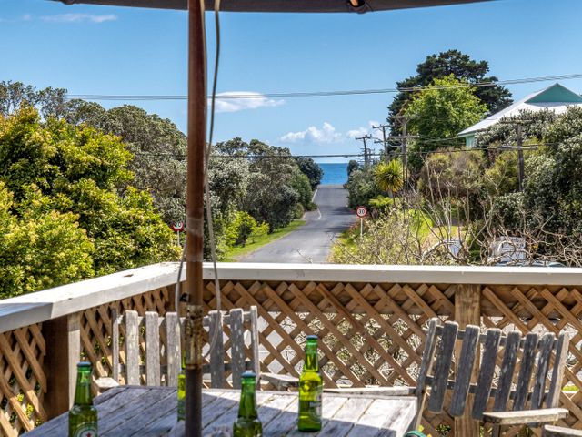 Onetangi Bliss - Waiheke Island Holiday Home - 1146359 - photo 2